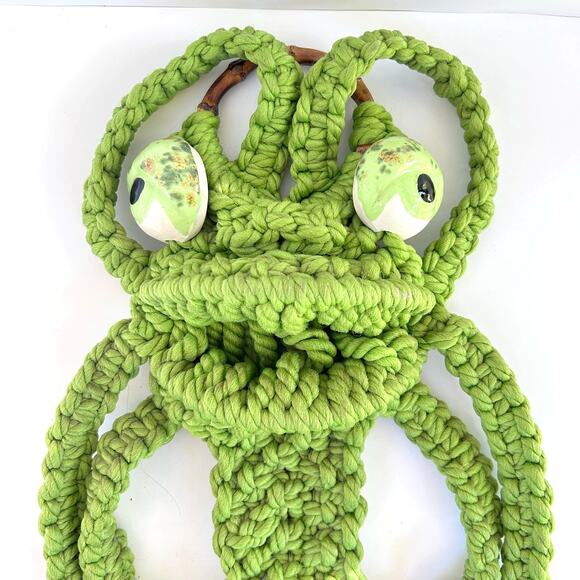 Mid Century Macrame Avocado Green Frog Towel Holder Wall Hanging - Picture 2 of 8